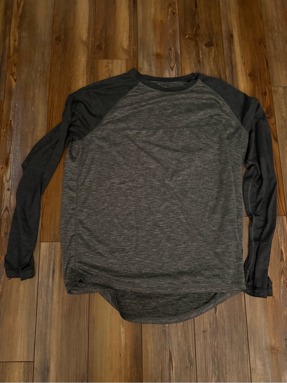American Eagle Outfitters Long-Sleeve Raglan Tee in Charcoal and Black
